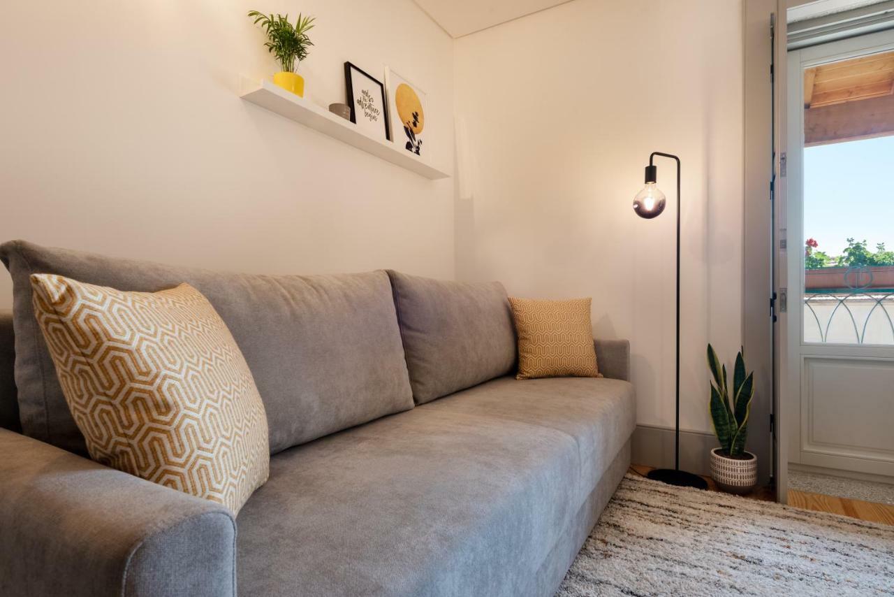 Lovelystay - Sun Loft W/ Balcony Porto Exterior photo